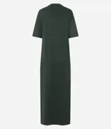 Vestido midi Marfinno de punto color gris oscuro, con cuello alto, mangas cortas amplias y diseño suelto.