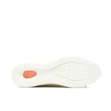 Sneaker de tejido knit color beige, con diseño ergonómico, cordones al tono y suela blanca de alto rendimiento con tecnología de amortiguación.