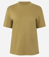 Remera de manga corta con cuello redondo, confeccionada en algodón peruano con acabado suedine. Diseño básico sin estampa, de corte clásico y textura suave.