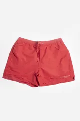 Short de baño liso color azul marino, con cintura elástica y cordón de ajuste trenzado blanco y azul. Posee bolsillos laterales y suspensor interno.