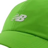 Gorro deportivo New Balance Ultimate Run, color verde lima, con logo reflectivo en el frente y perforaciones laterales para ventilación.