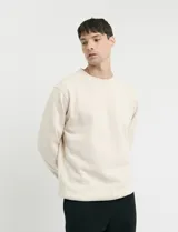 Sweater básico de cuello redondo y manga larga, confeccionado en tejido circular con puños y cuello en tejido canalé.