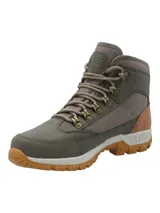 Botín de trekking color verde oliva con detalles en marrón. Cuenta con tecnología DryTech, suela Vibram, ajuste con cordones, taco de 4 cm y caña de 9 cm.