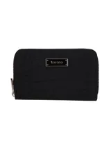 Monedero negro con textura símil cocodrilo y cierre de cremallera. Tiene una placa metálica plateada con el logo de la marca Terrano.