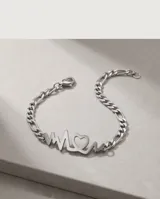 Pulsera de acero plateada con cadena eslabonada y dije central que combina un electrocardiograma con la palabra mamá y un corazón.