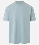 Remera de corte relaxed, confeccionada en algodón de tejido grueso con cuello redondo y mangas cortas.