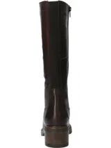 Bota alta de cuero marrón oscuro, con caña recta y ajuste elástico en la parte superior. Posee cierre interior, punta semi-puntiaguda y taco redondo de altura media.