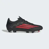 Championes de fútbol Adidas F50 League para terreno firme y multisuperficie. Presentan un diseño en color negro con detalles en rojo y blanco, parte superior Fiberskin con estampado Sprintgrid y suela Sprintplate 360 para mayor tracción y velocidad.