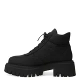 Botas de caña media color negro, acordonadas, con suela track y plataforma.