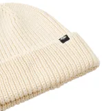 Gorro tipo beanie de tejido de punto grueso en color beige, con diseño de doblez en el borde y etiqueta de la marca Rip Curl cosida en el lateral.