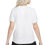Remera Nike de corte clásico con cuello redondo y mangas cortas. Presenta un diseño minimalista en color blanco con el logo de la marca bordado en pequeño en el lado izquierdo del pecho.