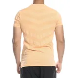 Remera de entrenamiento Umbro, color naranja melange, con cuello redondo, mangas cortas y logo de la marca estampado en blanco en el pecho.