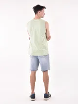 Musculosa negra con estampado frontal con la frase "Create Your Own Energy" en letras blancas.