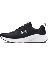 Championes de entrenamiento Under Armour modelo Charged Commit TR 4, color negro con entresuela blanca. Presentan parte superior de malla ligera con detalles texturizados, plantilla Deluxe Comfort System y mediasuela Charged Cushioning para mayor amortiguación y respuesta.