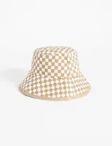 Gorro tipo bucket reversible con estampado a cuadros color beige y blanco.