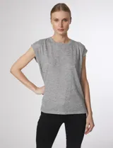 Blusa de tejido canalé color gris melange, con cuello redondo y diseño sin mangas de corte recto.