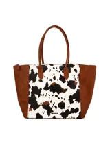 Bolso tipo shopper de la marca Terrano, confeccionado en símil cuero con diseño combinado. Presenta laterales y asas de hombro en color marrón, y panel central con estampado de vaca en blanco y negro. Cuenta con cierre superior y detalles de herrajes metálicos.