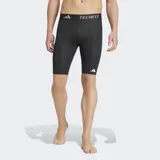 Calza corta de compresión negra para entrenamiento, con cintura elástica ancha que lleva el texto "TECHFIT". Presenta el logo de Adidas en blanco en la pierna izquierda.