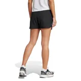 Short deportivo Adidas modelo Run It, color negro, con cintura elástica y logo de la marca estampado en el frente.