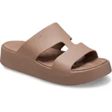 Sandalias de plataforma Crocs modelo Getaway Platform H-Strap, color negro. Presentan una suela elevada y una tira ancha en forma de H con aberturas laterales.