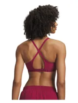 Top deportivo Under Armour Crossback Low de bajo impacto, color bordó, con tirantes ajustables, escote en V y paneles de malla transpirable. Cuenta con banda elástica inferior con el logotipo de la marca y copas extraíbles.