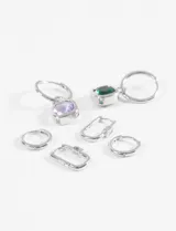 Set de tres pares de aros de argolla plateados. Incluye un par de argollas lisas pequeñas, un par de argollas rectangulares y un par de argollas con dijes de piedra cuadrada en colores lila y verde.