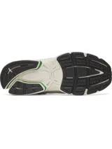 Championes de estilo urbano con diseño chunky, base de malla color crema y superposiciones metálicas plateadas. Presenta detalles en verde y negro, con suela robusta de goma en tono crema y acentos verdes.