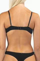 Sostén color piel con breteles finos regulables y copas con aro.