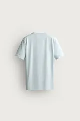 Camiseta slim fit de manga corta y cuello redondo en color gris.