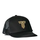 Gorra tipo trucker color negro con malla trasera y logo bordado en color dorado en el frente.
