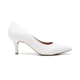 Zapato de vestir Korium de cuero sintético blanco, con punta fina y tacón kitten.