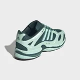 Championes Adidas Adistar MLD color verde menta, con base de malla transpirable y detalles metálicos mate. Presenta las icónicas tres tiras de la marca en relieve y diseño dinámico.