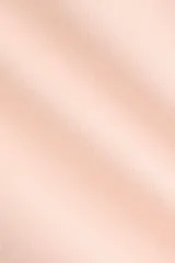 Pantalón deportivo de felpa color rosado, con bajo levemente acampanado, cintura estándar con elástico revestido y cordón ajustable.
