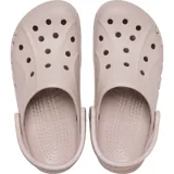 Zueco Crocs modelo Baya, color gris claro, con diseño ergonómico, perforaciones para ventilación y logo de la marca en el lateral. Cuenta con correa pivotante en el talón.