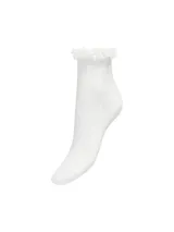 Medias de algodón blancas con diseño acanalado, patrón calado, detalles de trenzas y un pequeño lazo decorativo en la parte superior del tobillo.