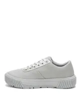 Sneakers grises Caterpillar modelo Amp Canvas, confeccionados con capellada de lona recubierta en poliuretano, detalles plateados texturizados en la zona de los cordones y suela de goma tipo plataforma con ranuras.