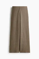 Pantalón de corte holgado en punto con efecto arrugado y diseño a rayas. Modelo con elástico oculto en la cintura y piernas amplias.
