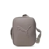 Morral Puma Buzz Portable, color gris, con correa ajustable y logo de la marca en relieve en el frente.