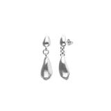 Pendientes largos con diseño colgante de formas orgánicas en forma de gota, con acabado plateado brillante.