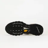Championes Vans Crosspath XC de diseño técnico y todoterreno. Presentan una parte superior de malla, ante y textiles en color negro con detalles en gris. Incorporan suela Vibram para mayor tracción, entresuela con amortiguación UltraCush y sistema de cordones con clip para un ajuste rápido.