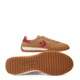 Championes Converse Run Star Trainer color marrón con detalles en rosado.