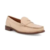 Mocasines de cuero color nude con diseño clásico, costuras visibles en el empeine y suela de madera con tacón bajo.
