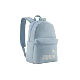 Mochila Puma Phase III de color celeste claro, con compartimento principal y bolsillo frontal con cierre. Presenta el logo de Puma en blanco en la parte frontal inferior.