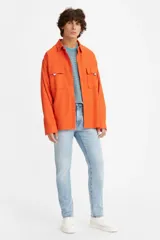 Pantalón de jean celeste de corte skinny, tiro medio y confeccionado en tejido rígido.