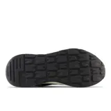 Championes New Balance 5740 color beige con detalles en marrón y negro. Capellada de gamuza y malla, entresuela de espuma EVA y suela de goma.