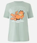 Remera verde con estampa de Garfield y texto "Garfield Lazy Department Since 1978".