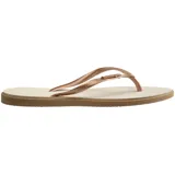 Ojotas Havaianas modelo Slim Point, con base color violeta claro y borde lateral en tono rojizo. Presentan tiras finas con textura y logo de la marca en relieve.