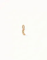 Charm para piercing en forma de luna creciente, fabricado en aleación de metales con baño de plata.