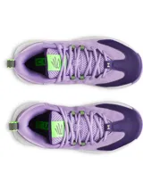 Championes de básquetbol Under Armour Curry 3Z7, con diseño en tonos violeta y morado. Presentan una combinación de cuero y malla en la parte superior, entresuela con tecnología Charged Cushioning para mayor amortiguación y suela de goma con patrón de tracción anatómico para un agarre superior.