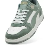 Championes urbanos Puma modelo RBD Game Low SD, color verde y blanco.